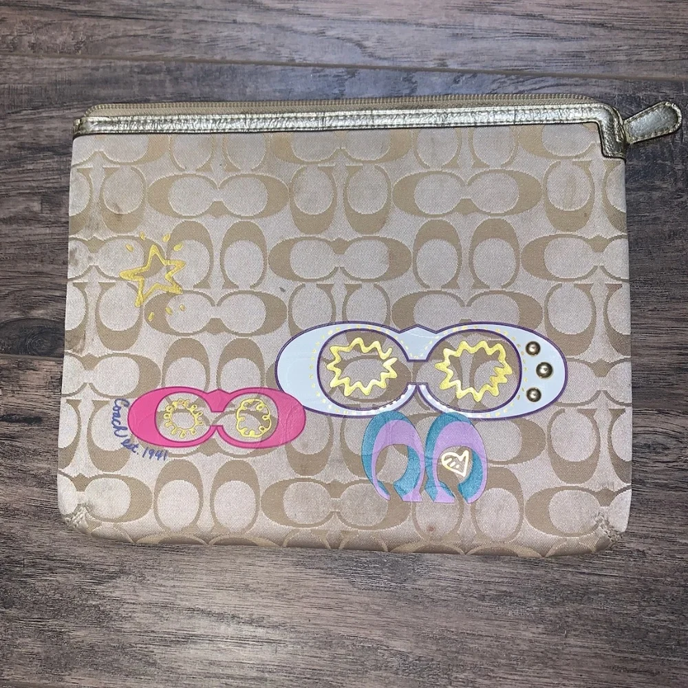 iPad Case - Picture 1 of 8